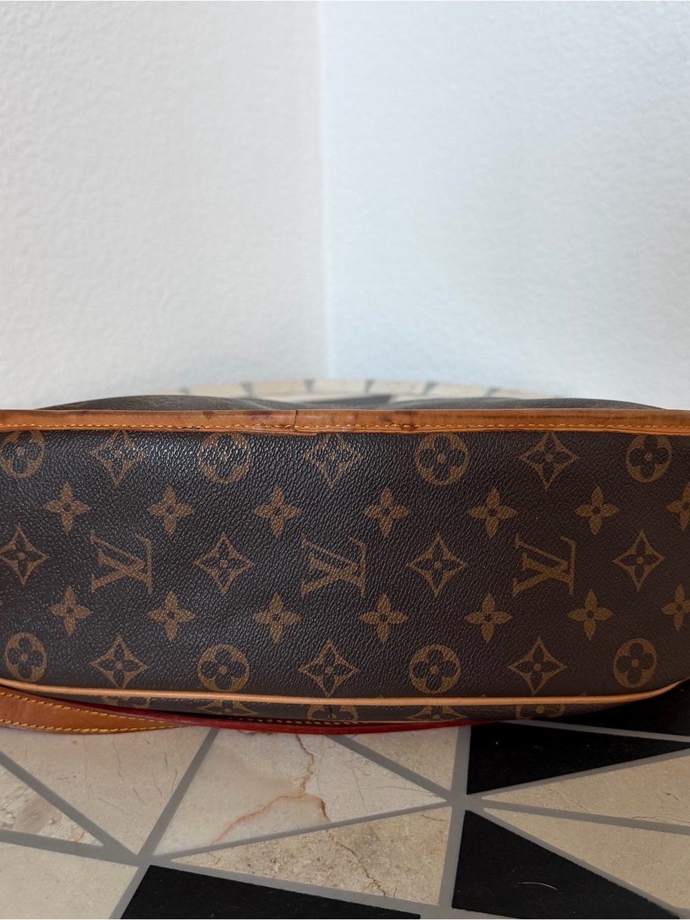 Louis Vuitton Brown Monogram Shoulder Bag with Tan Trim - Menilmontant - Picture 7 of 12